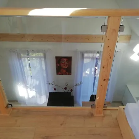 Nika, Apartman