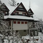 Nika, Apartman *