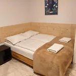 Nika, Apartman *
