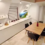 Apartman Nika, *