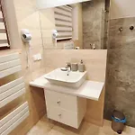Nika, Apartman *