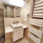 Nika, Apartman