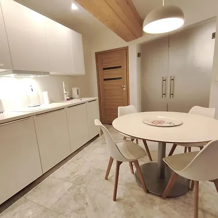 Nika, * זקופאנה