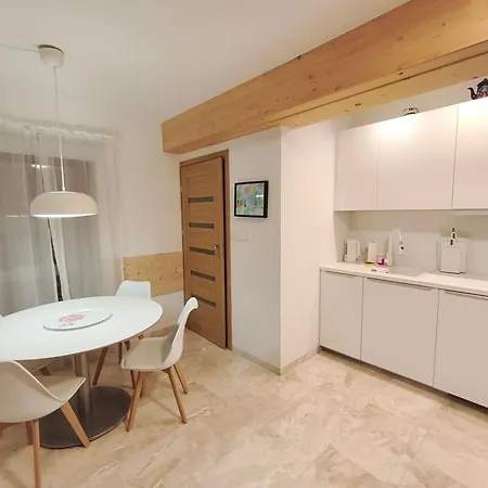 דירה Nika, זקופאנה