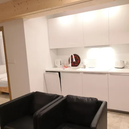 Nika, זקופאנה