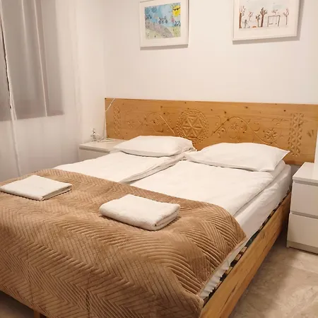 Nika, Apartamento
