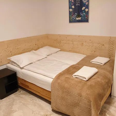 Nika, Apartamento *