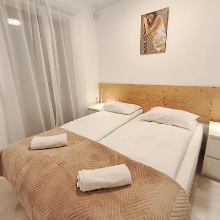 Nika, דירה זקופאנה