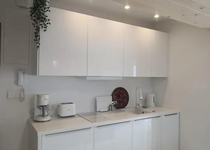 Nika, * زاكوباني