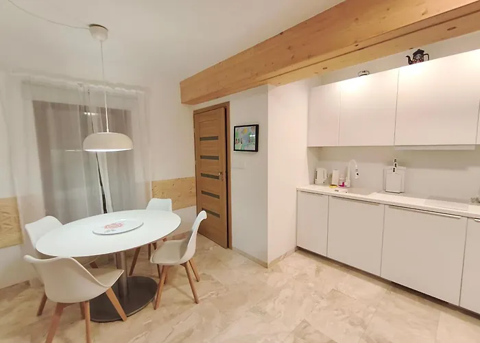 شقة Nika, زاكوباني