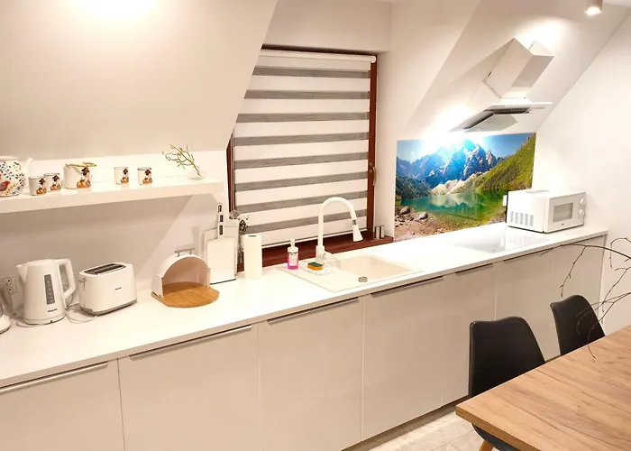 Nika, زاكوباني